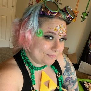 Meet your Posher, Bee